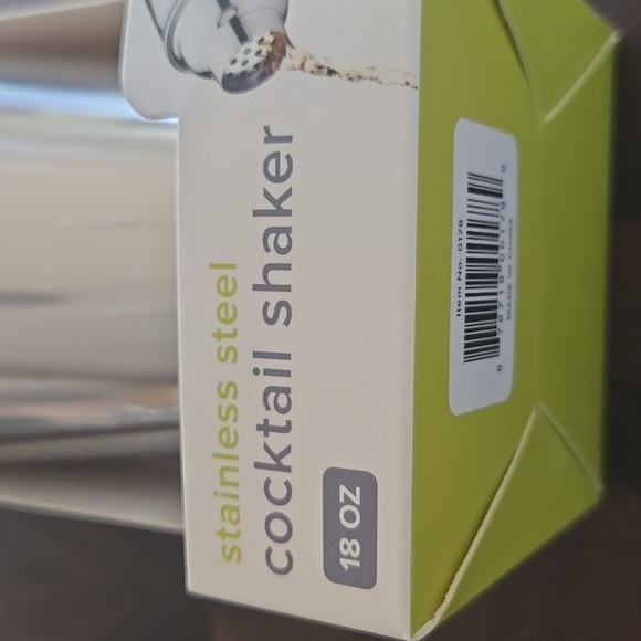 True stainless steel cocktail shaker with top 18 oz silver NEW in unopened box - Picture 2 of 6